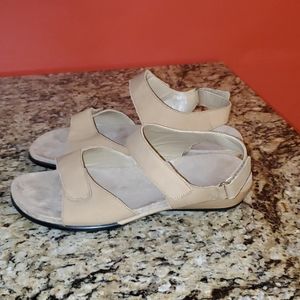 0305 Easy Spirit Hartwell Sandals